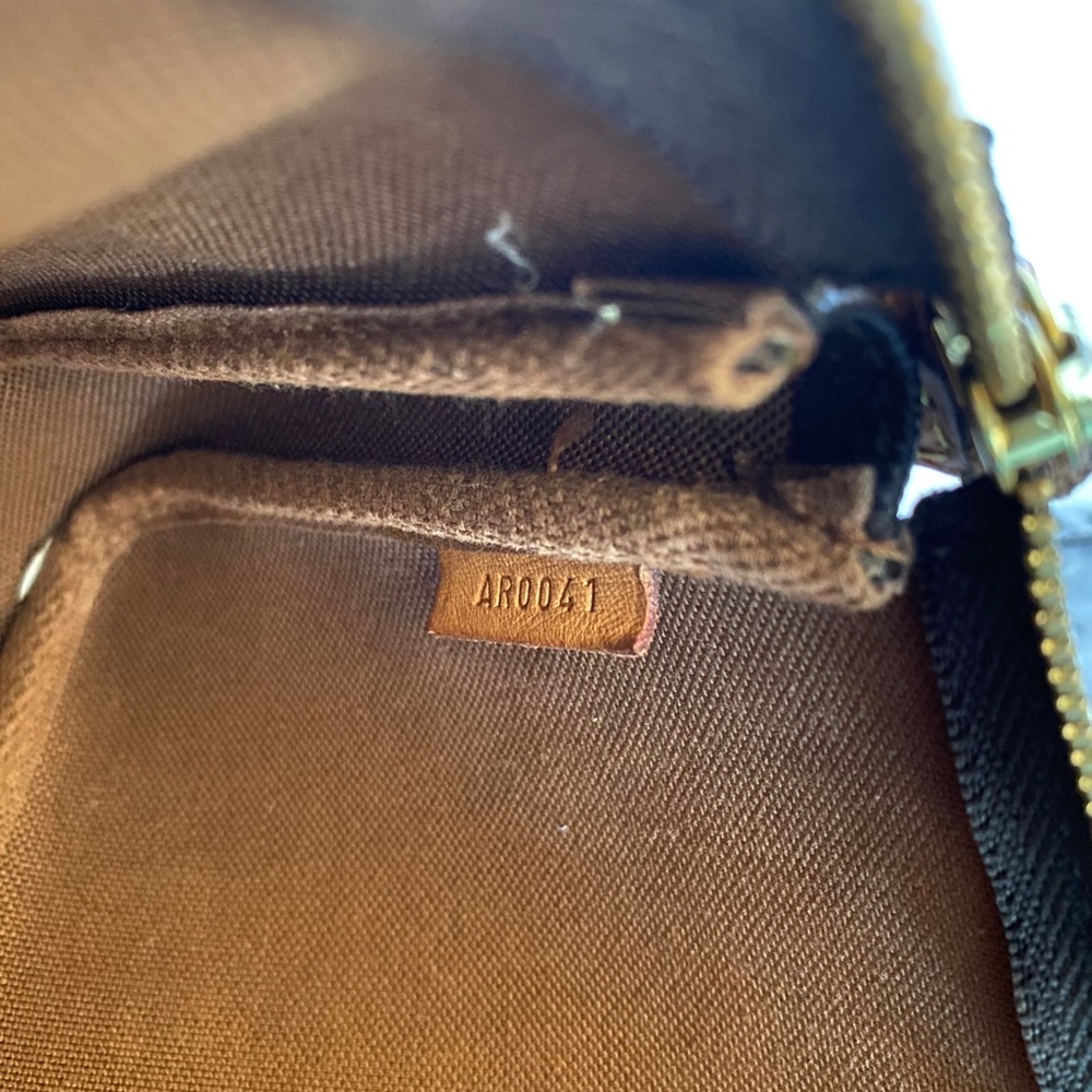 Louis Vuitton Limited Edition Graffiti Pochette - Picture 7 of 10